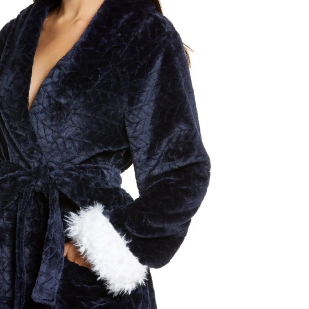 NEW Honeydew Intimates Women Chilled Out Polar Fuzzy Faux Fur Trim Short Robe - Picture 2 of 5